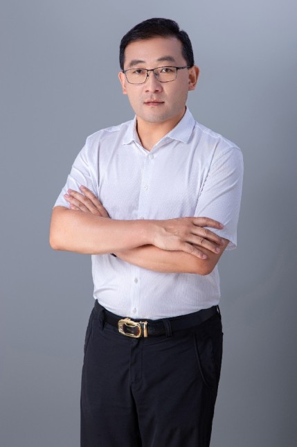 董玮 董玮